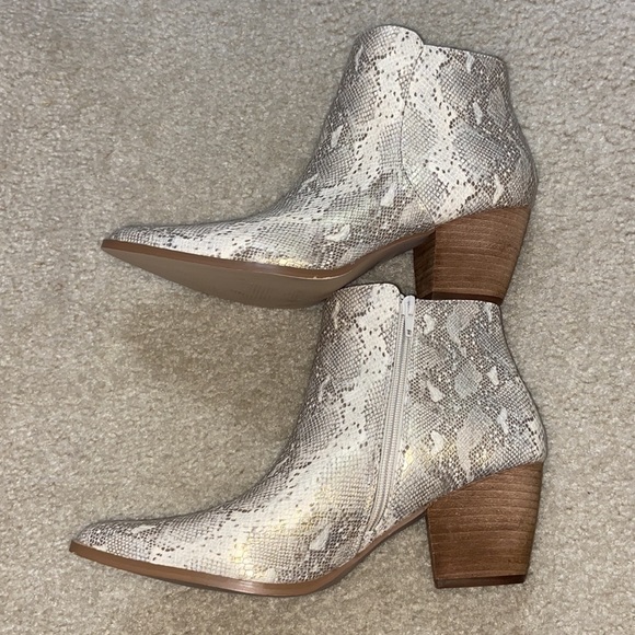 Coconuts by Matisse Natural Astoria  snakeskin bootie - Picture 2 of 6